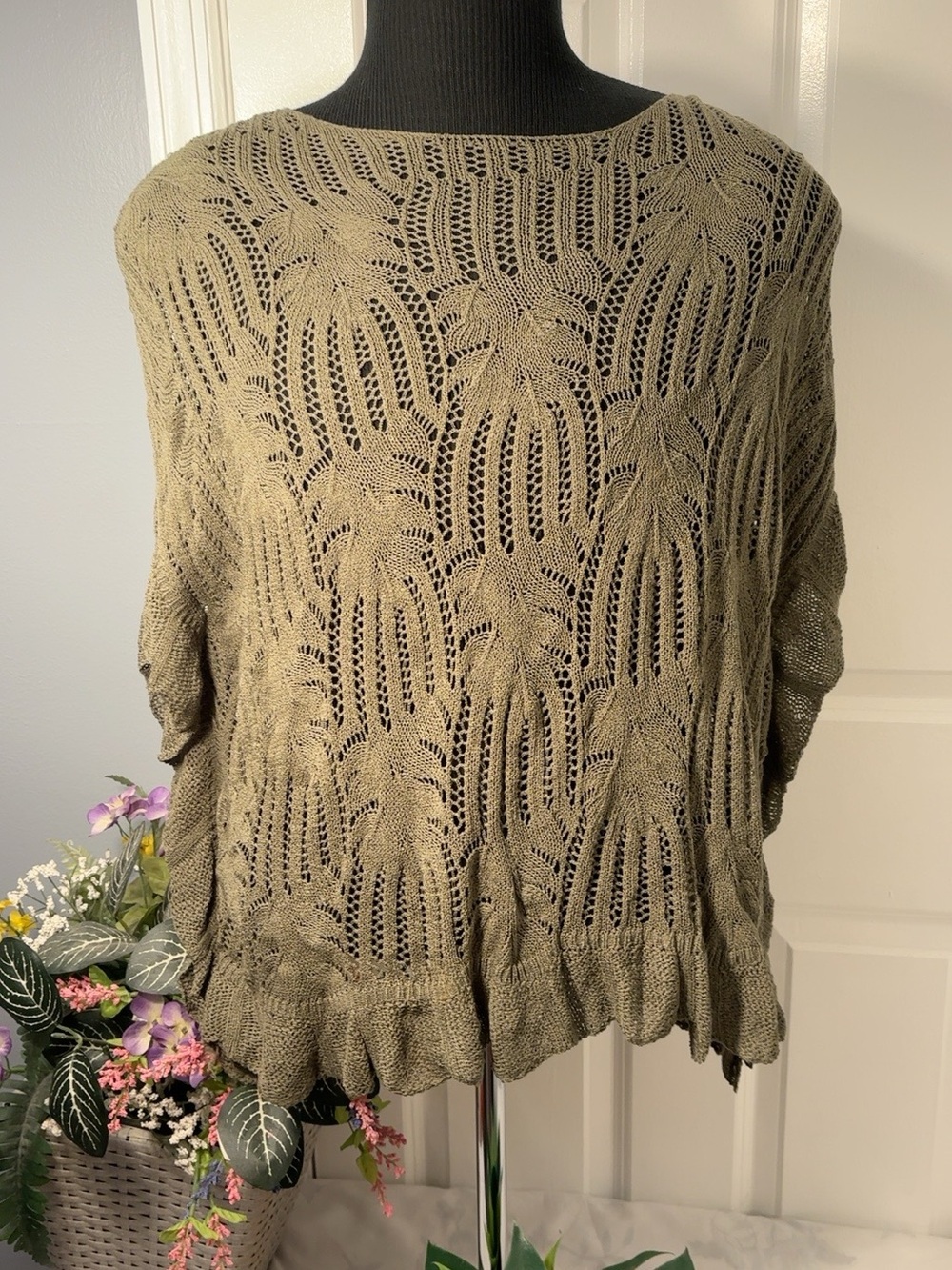 Canyon River Blues Women’s Open Knit Ruffle Sweater Top Size M